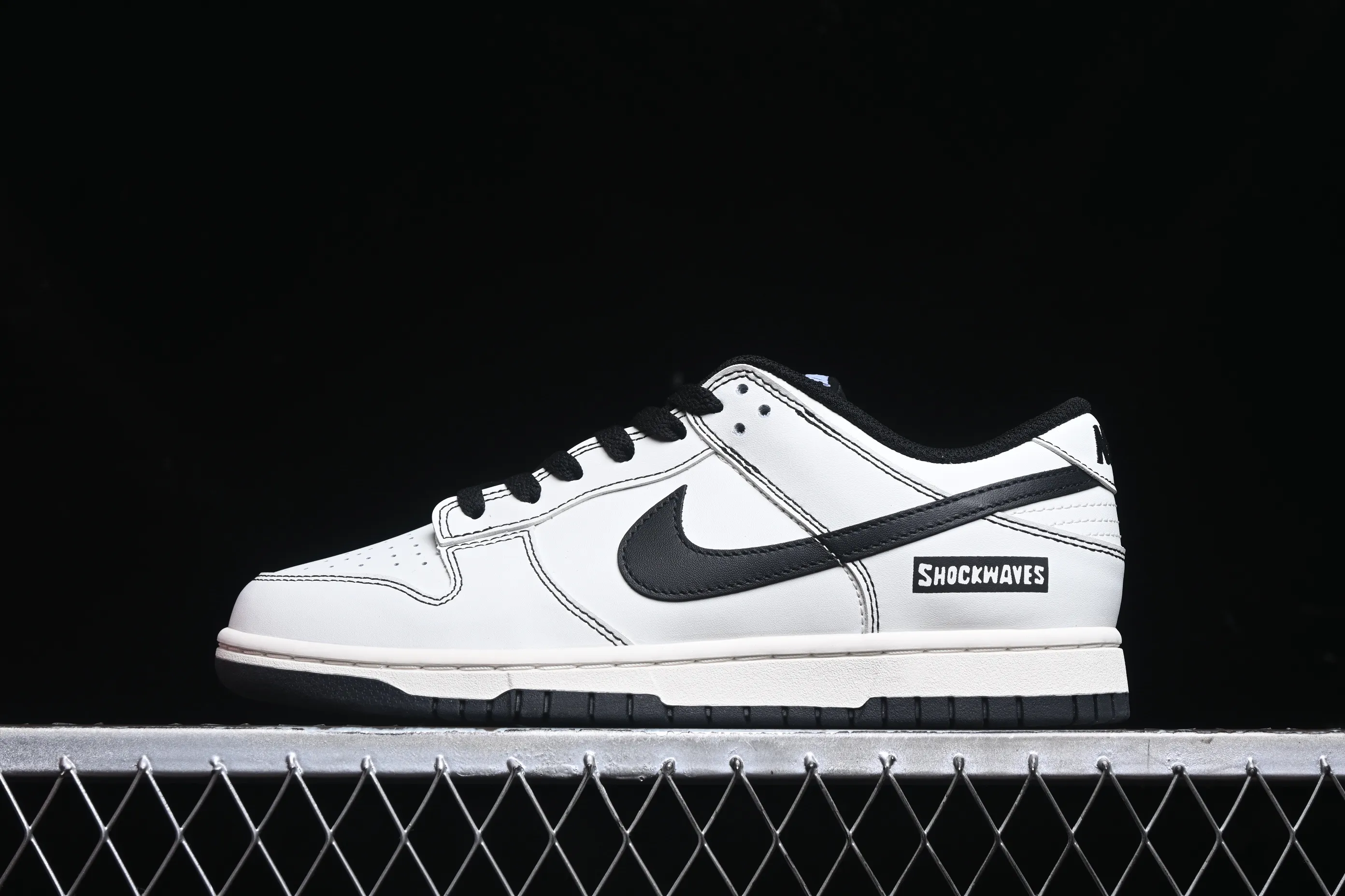 All Categories Nk SB Dunk Series Nk SB Dunk Low High-end Customized Low-top Shoes Nk Dunk Low "Panda" Line Panda Oxidized High Street Trend Retro Low-top Casual Shoes DD1391-100